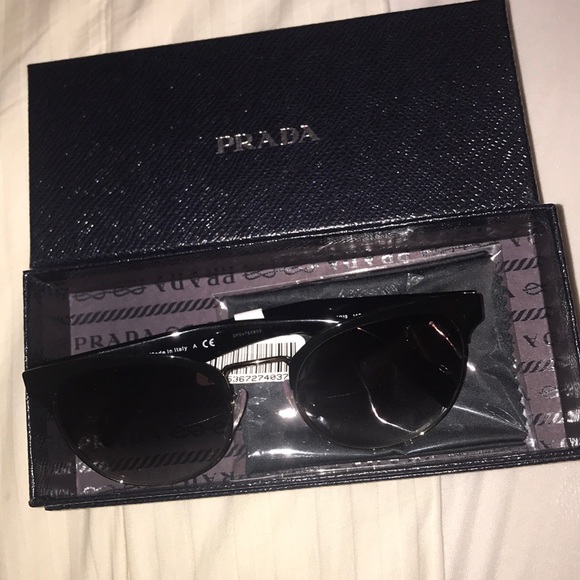 Women’s Prada sunglasses - Picture 2 of 4